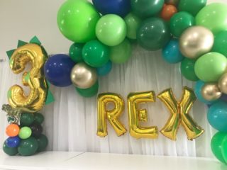 Three Rex!!!! 🦖🦕🦖

Decorating your little ones parties has never been easier!!! 
.
.
.
.
.

#ballooninstallation 
#organicballoon
#balloonstylist
#balloons 
#jacksonvilleballoons
#jaxmoms
#904bossbabes #jaxparty #jaxpartyplanner