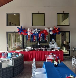 An organic balloon garland is the perfect backdrop for any food or cake table! 🇺🇸 

#4thofjuly #4thofjulydecor #4thofjulyballoons #jacksonville #jacksonvilleballoons #904balloons #pontevedraballoons #904 #jacksonvillecelebrations #organicballoons #organicballoongarland