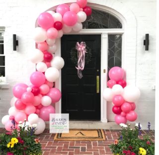 Nothing says welcome home to the newest addition to the family more then our whimsical balloon garland! Event produced by @glenncertaindesign 
.
.
.
.
.

.
#balloongarland #jacksonvillemoms #ballooninstallation #jacksonvilleballoons #babygirl #prettyinpink